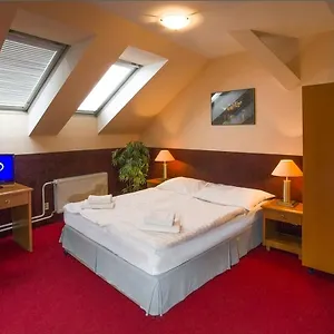 Hostal A Plus &, Praga